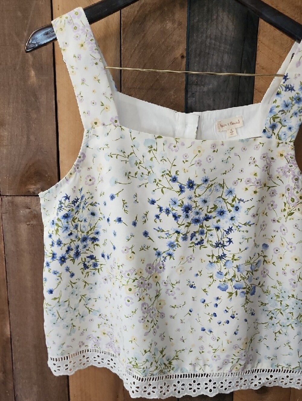 Hem & Thread White Floral Square-Neck Lace-Hem Tank Size L - Picture 2 of 7